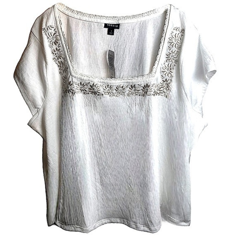TORRID Ivory Crepe‎ Embroidered Top NWT